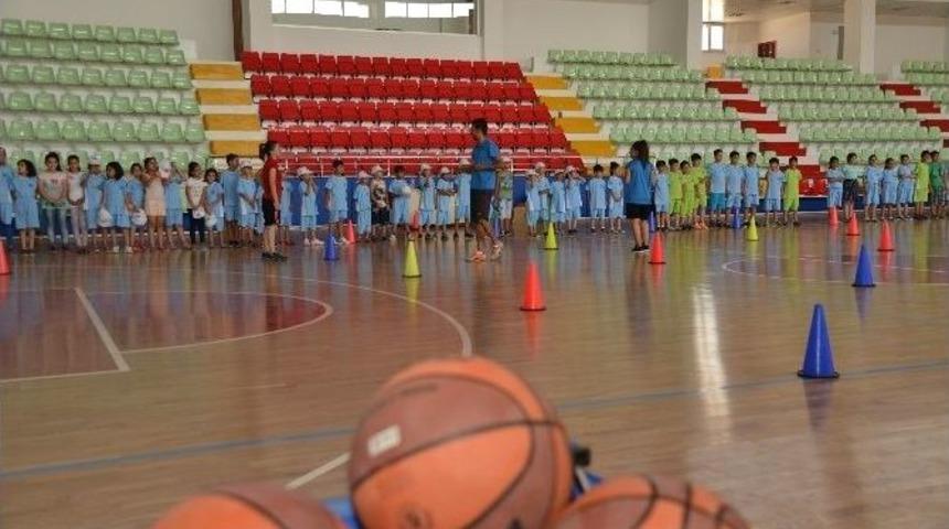 Yaz Spor Okulları 9 Branşta Bin 100 &Ccedil;ocukla Başladı