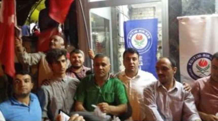 Demokrasi N&ouml;beti Tutanların Kumanyaları Eğitim-bir-sen&rsquo;den