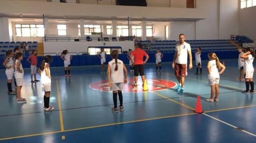 &Ccedil;eşme Belediyespor Yeni Sezonda Yenileniyor