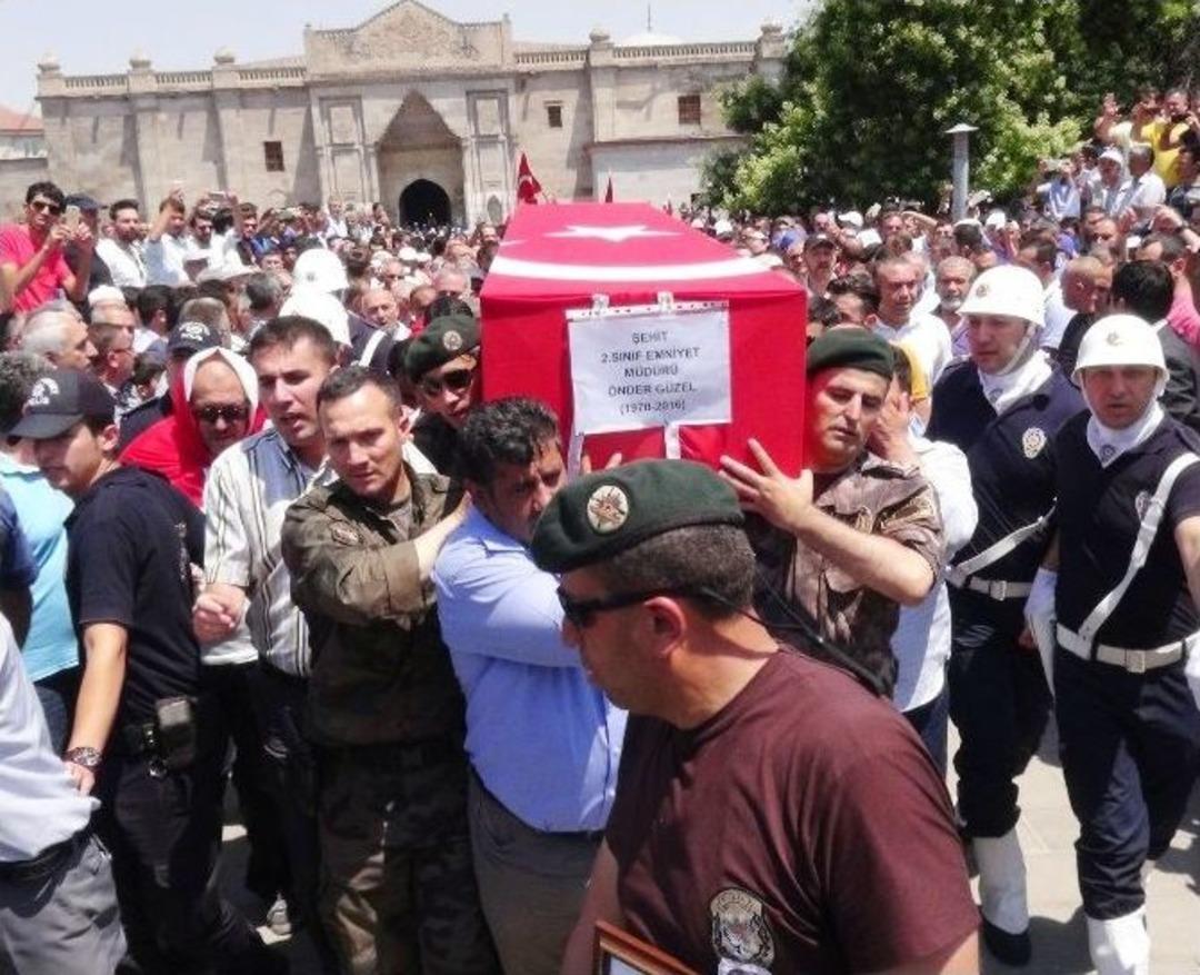 Aksaray Şehidini G&ouml;zyaşlarıyla Uğurladı