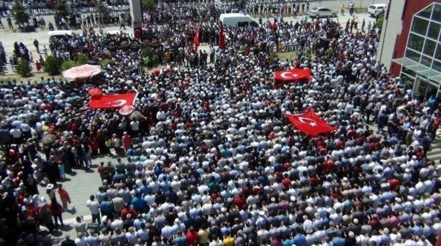 Erciş Şehidini On Binler Uğurladı