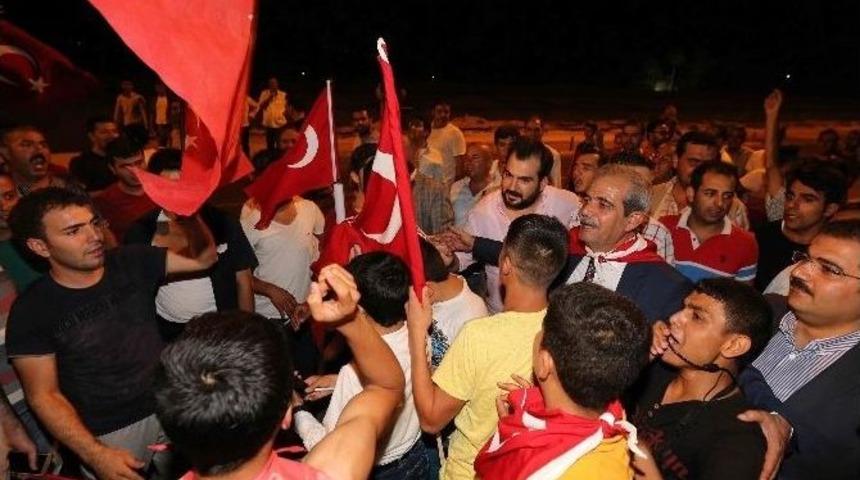 Demirkol, Demokrasi N&ouml;betinde Alanlardan Ayrılmıyor