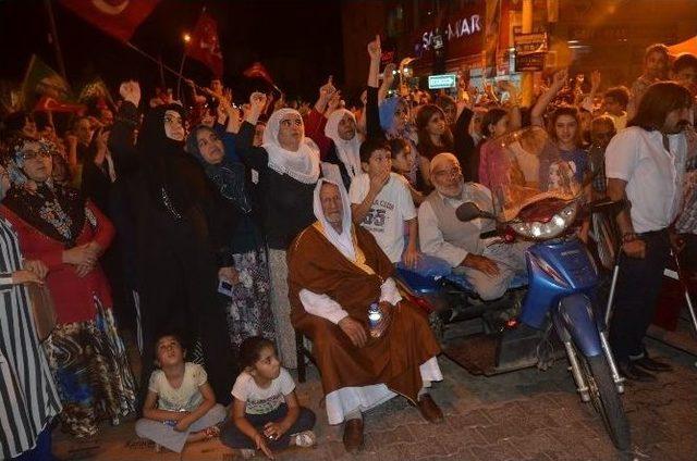 Kahta’daki Darbe Nöbetine Tbmm Başkanvekili Aydın’da Katıldı