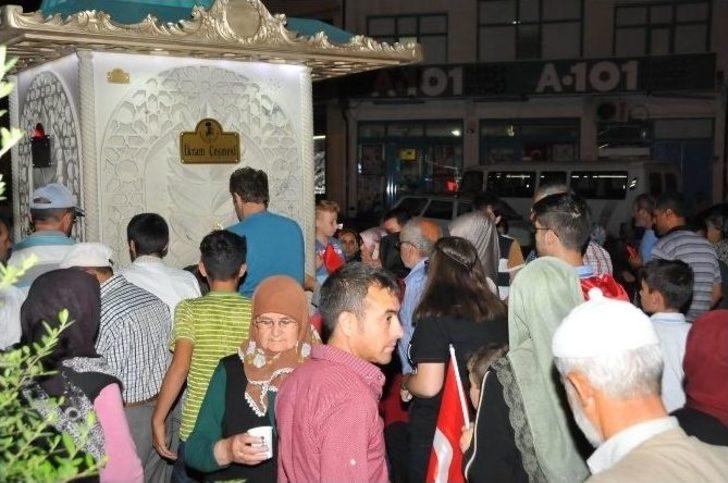 Akşehir Belediyesi’nden Demokrasi Nöbeti Bekleyenlere İkram