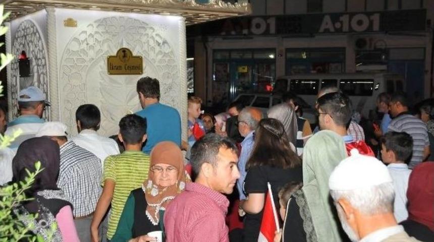 Akşehir Belediyesi&rsquo;nden Demokrasi N&ouml;beti Bekleyenlere İkram