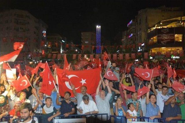 Manisa Demokrasiye Sahip Çıkmaya Devam Ediyor