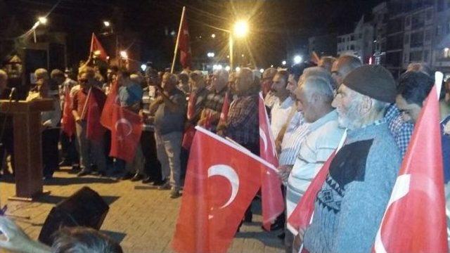 İspir’de 10 Bin Kişi Demokrasi Nöbetinde