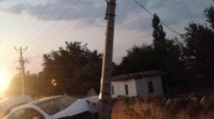 Kulu&rsquo;da Otomobil Elektrik Direğine &Ccedil;arptı: 1 Yaralı