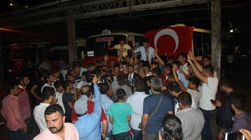 Minib&uuml;s&ccedil;&uuml; Ve Servis&ccedil;i Esnafından Darbe Girişimine Konvoylu Tepki