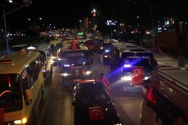 Minibüsçü Ve Servisçi Esnafından Darbe Girişimine Konvoylu Tepki