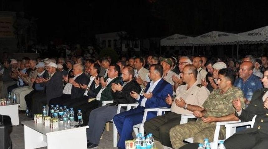 Boz&uuml;y&uuml;k&rsquo;te Darbe Girişimi Sırasında Hayatını Kaybedenler İ&ccedil;in Mevlit Okutuldu
