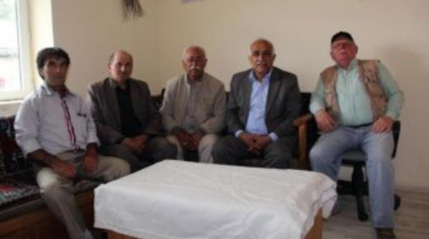 Aşıklardan Darbe Girişimine Şiirli Tepki