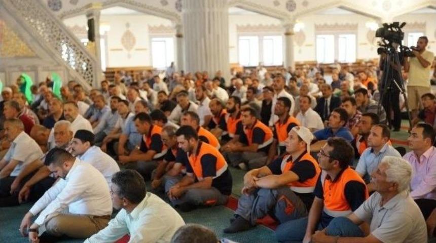 Şehitler İ&ccedil;in Eller Semaya Kalktı