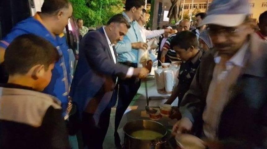 Develi&rsquo;de Demokrasi N&ouml;betinde Vatandaşa &Ccedil;orba Dağıtıldı