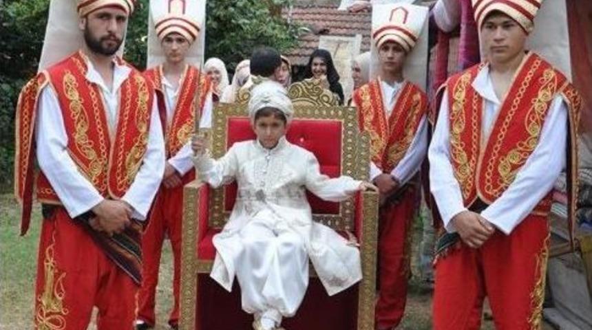 S&uuml;nnet &Ccedil;ocuğundan Darbecilere &rsquo;esprili&rsquo; Mesaj