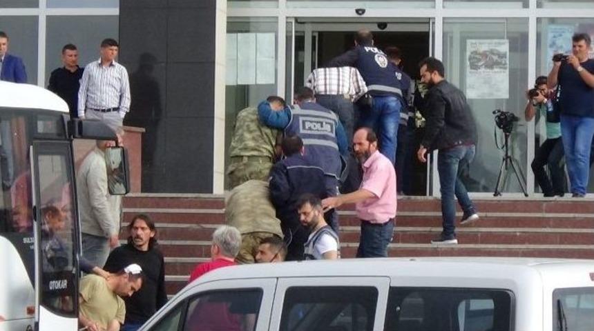 Kars&rsquo;ta Darbeci Askerler Adliyeye Sevk Edildi