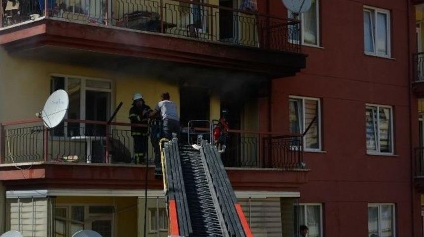 Uşak&rsquo;ta Ev Yangını Korkuttu