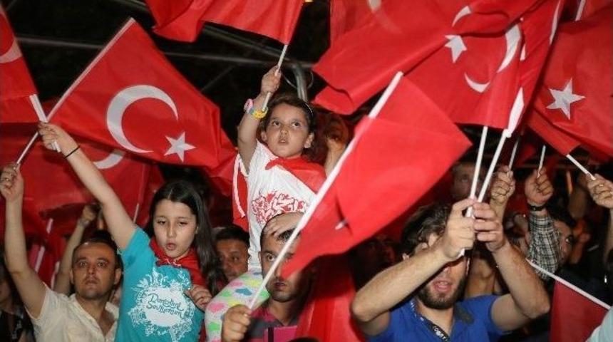 Başkan G&uuml;rlesin, &ldquo;meydanlarda Demokrasi N&ouml;betine Devam&rdquo;