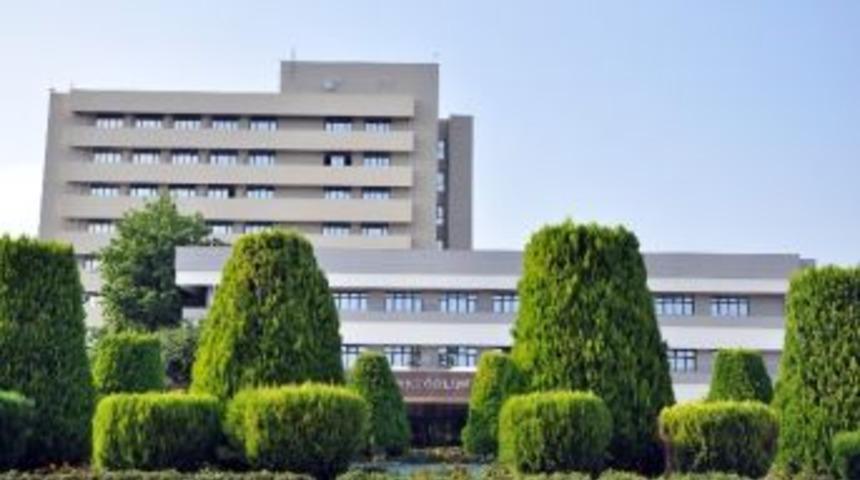 A&uuml;&rsquo;de Dekanların İstifası Bekleniyor