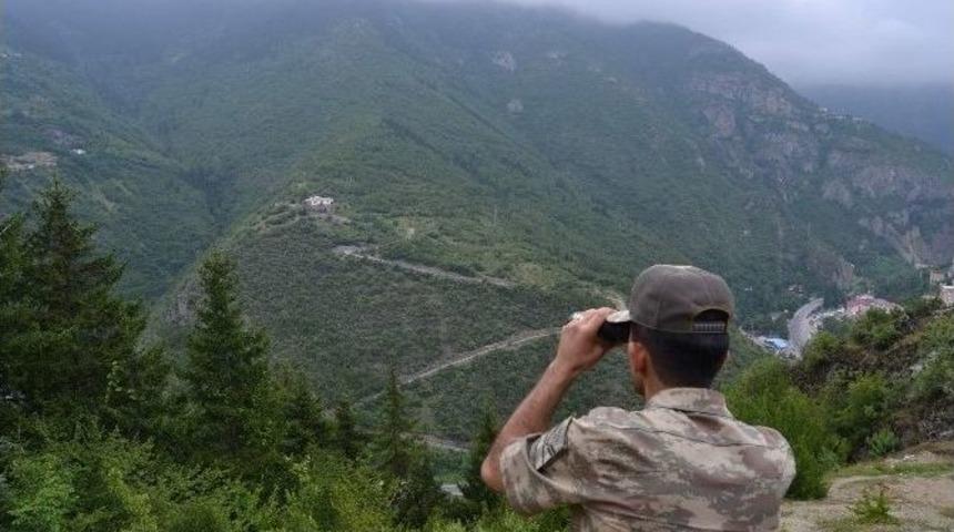 Trabzon&rsquo;un Ma&ccedil;ka İl&ccedil;esinde 3 Polisi Şehit Eden 4&rsquo;&uuml; Polis 5 Kişiyi Yaralayan Ter&ouml;ristler &Ccedil;ember Altına Alındı