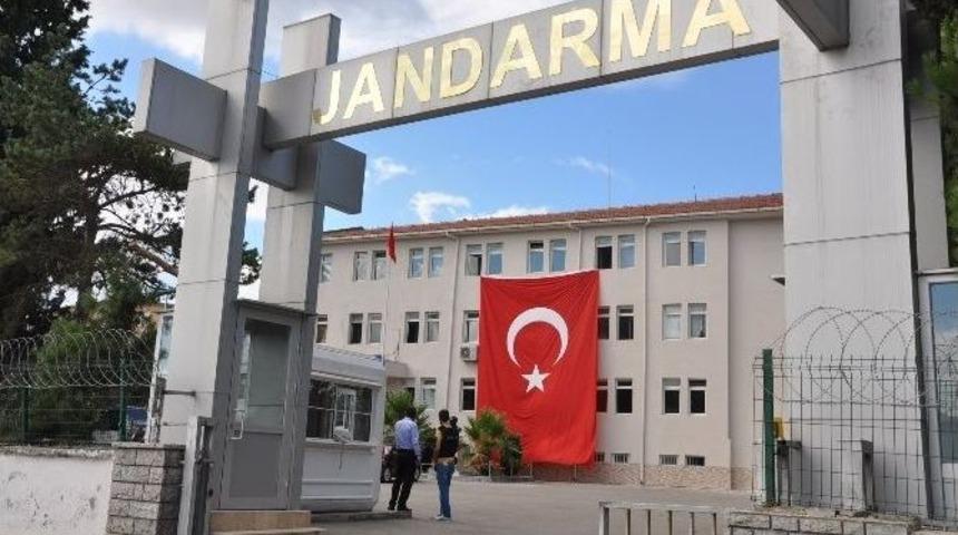 Gebze İl&ccedil;e Jandarma Komutanlığına Darbe Operasyonu: 3 G&ouml;zaltı