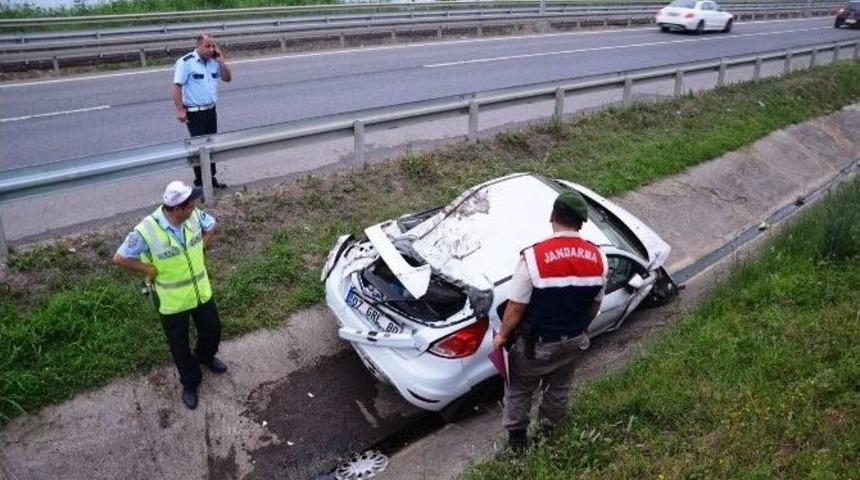 Otomobil Su Kanalına D&uuml;şt&uuml;: 5 Yaralı