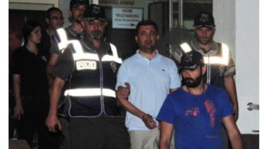 &Ccedil;anakkale&rsquo;de 1 Tuğamiral İle 1 Tuğgeneral Tutuklandı