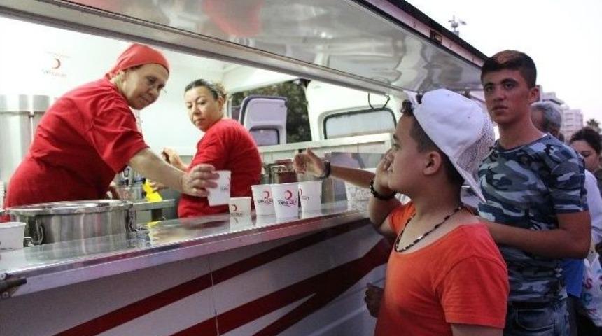 T&uuml;rk Kızılayı&rsquo;ndan Demokrasi N&ouml;betine Destek