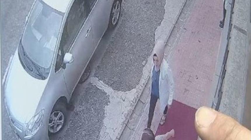 Ma&ccedil;ka&rsquo;daki Ter&ouml;rist Saldırısında Mermi Eczacıyı Teğet Ge&ccedil;ti