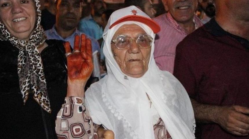 74 Yaşında Demokrasi N&ouml;beti Tutuyor