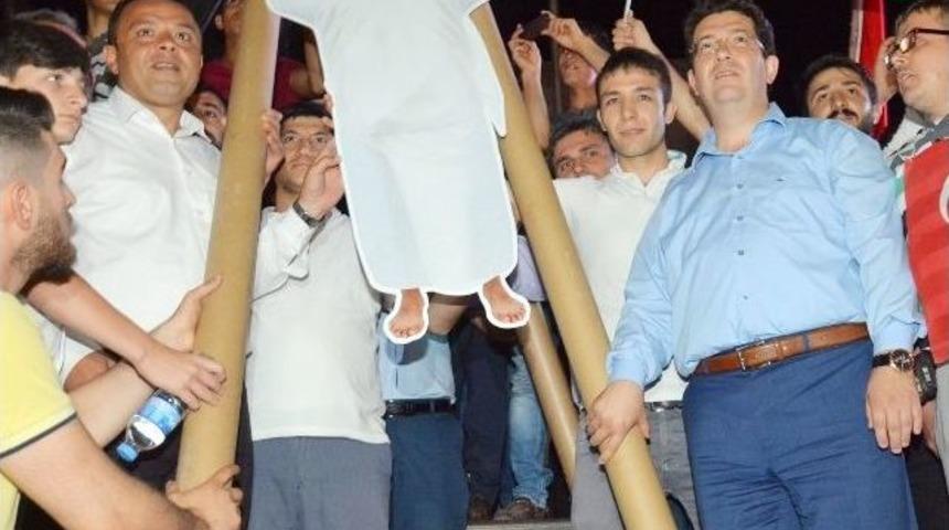 G&uuml;len&rsquo;in Maketini Astıktan Sonra &Ccedil;iğnediler