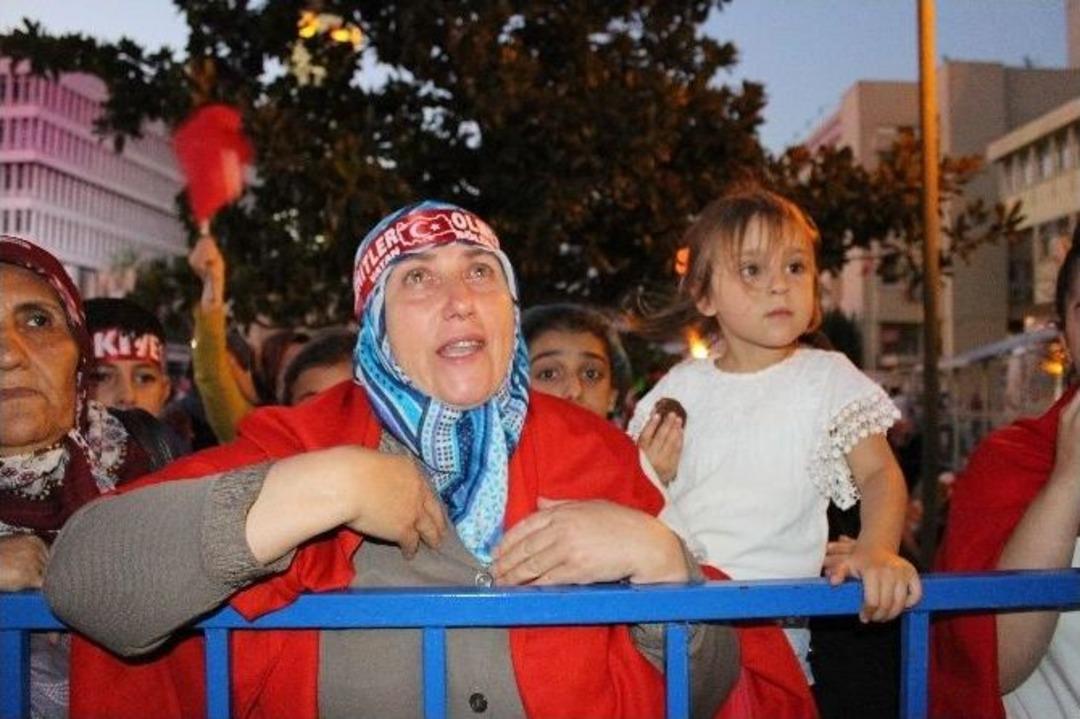 Demokrasi N&ouml;betinde Kadınlar Meydanlarda