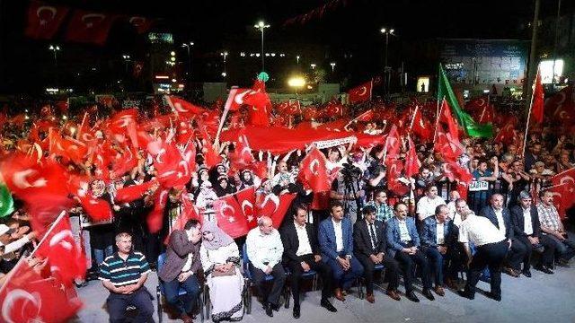 Bağcılar’da On Binlerce Kişi Demokrasi Şehitlerini Andı