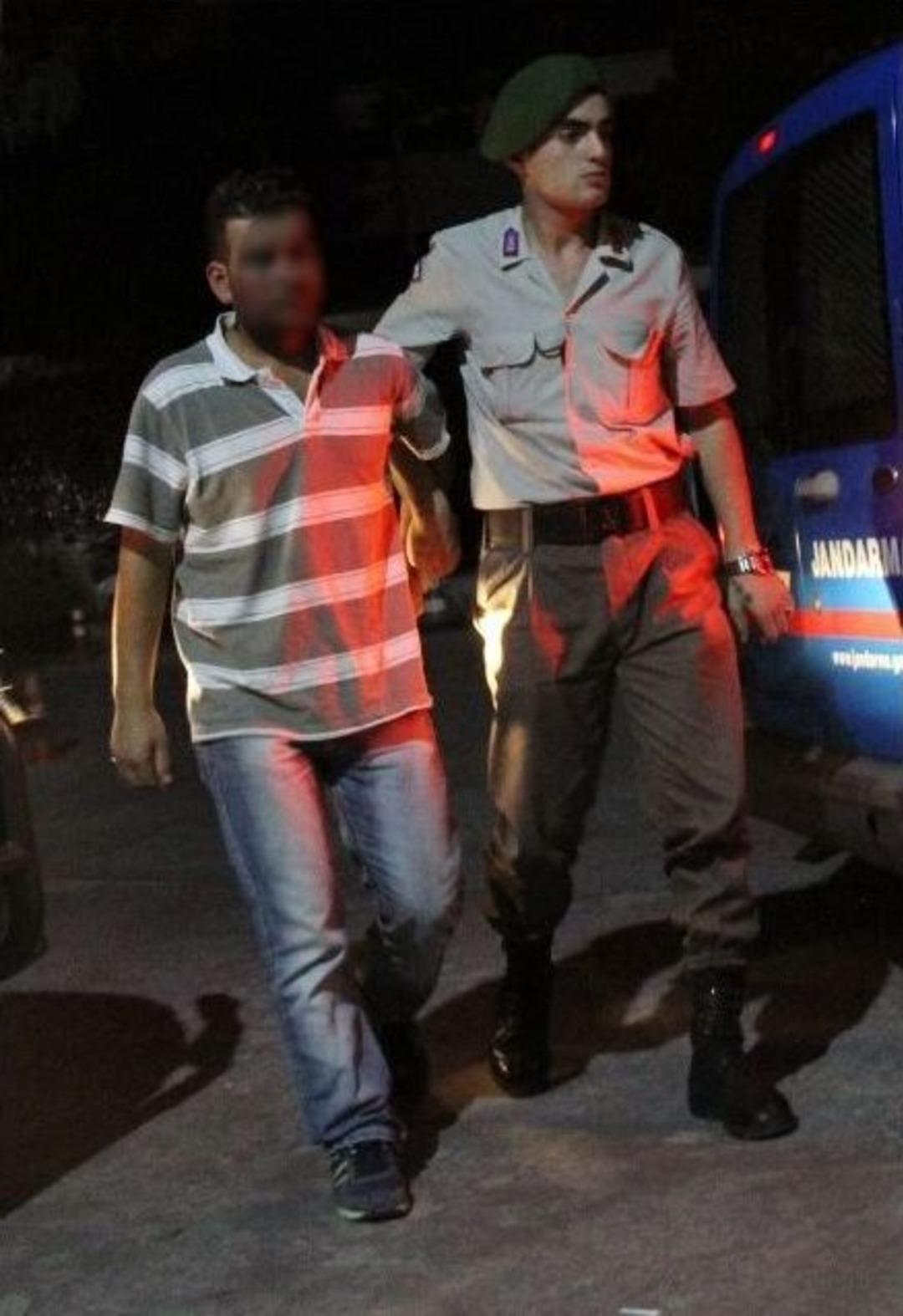 Cemaat Okulunda Evraklar Yakılırken Operasyon