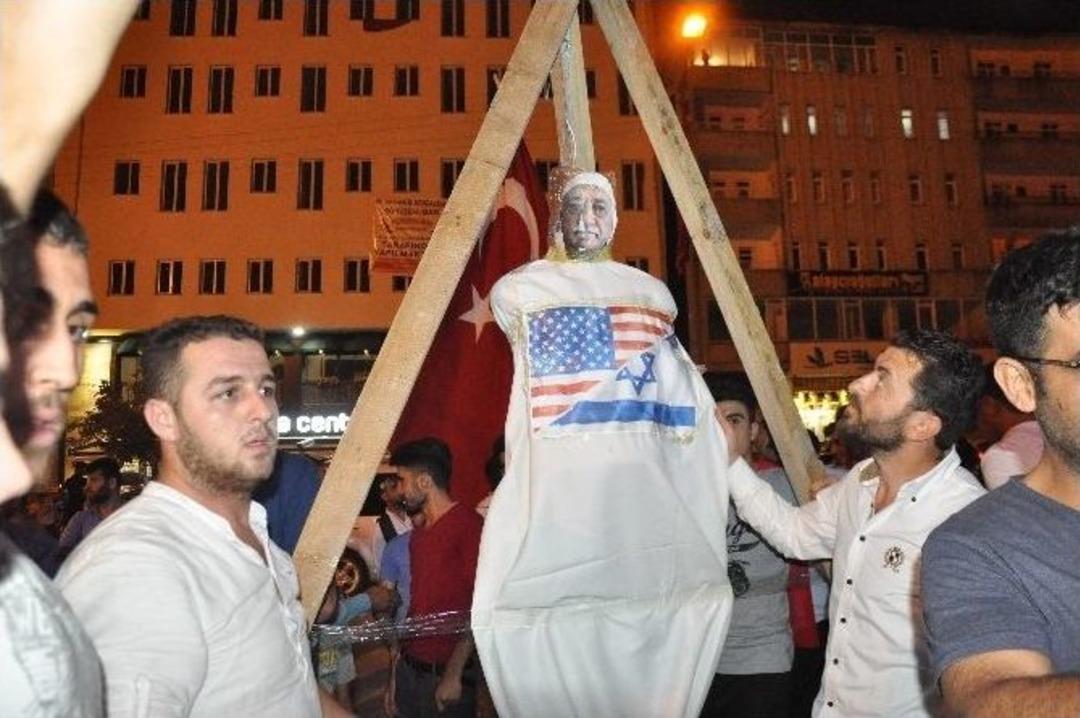 Muş&rsquo;ta Fetullah G&uuml;len&rsquo;e Temsili İdam