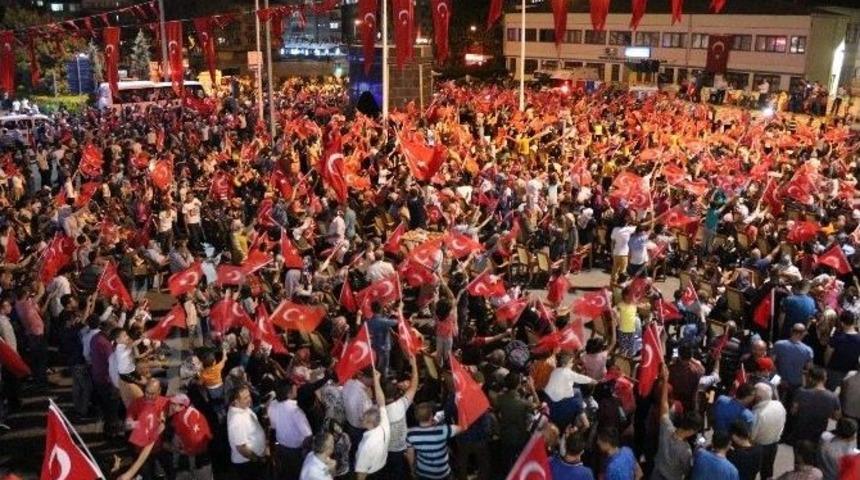 Niğde Belediyesi Demokrasi N&ouml;beti Tutan Vatandaşın Yanında