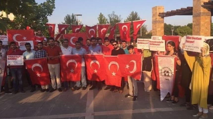 T&uuml;gva Gen&ccedil;lerinden Darbe Girişimine Tepki