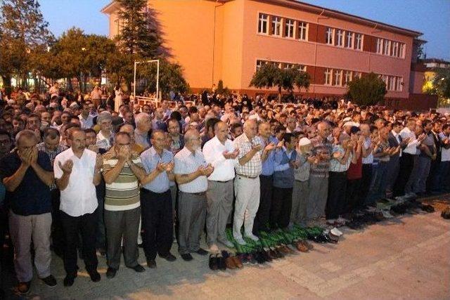 Sungurlu’da Demokrasi Şehitler İçin Gıyabi Cenaze Namazı