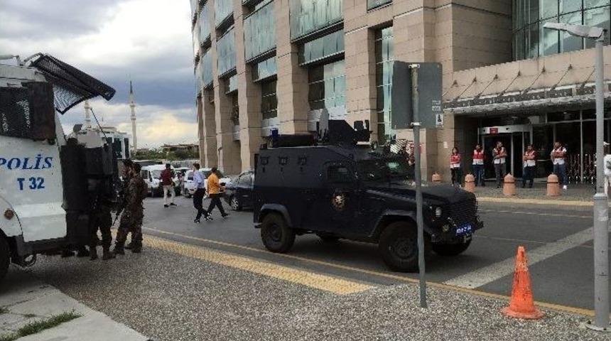 Darbe Girişiminde G&ouml;zaltına Alınanlar İstanbul Adalet Sarayı&rsquo;na Getiriliyor