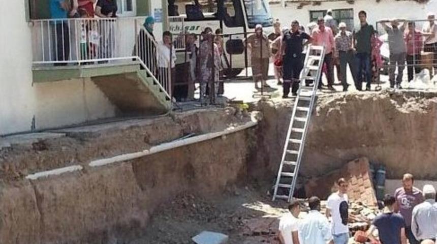 Akhisar&rsquo;da İnşaat &Ccedil;&ouml;kt&uuml;, 4 İş&ccedil;i Yaralandı