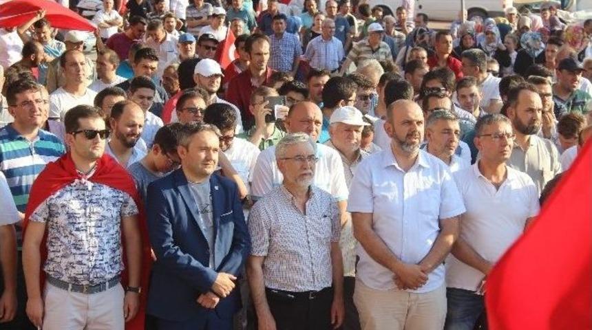 Tavşanlı&rsquo;da Darbe Girişimine Tepkiler S&uuml;r&uuml;yor