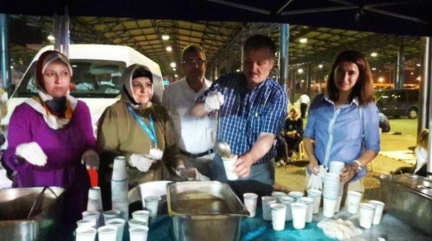 İzmit Belediyesi, Demokrasi N&ouml;bet&ccedil;ilerine &Ccedil;orba İkram Etti