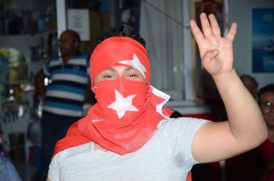 Darende&rsquo;de Demokrasi N&ouml;beti S&uuml;r&uuml;yor