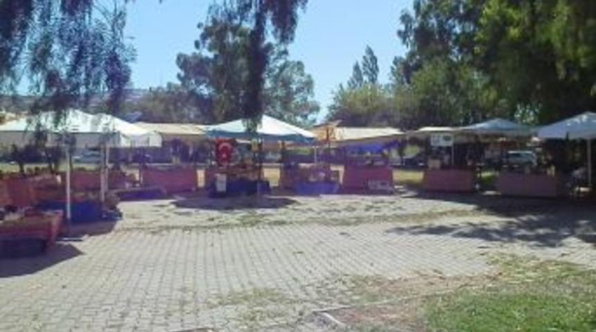 Slow Food Fo&ccedil;a Yery&uuml;z&uuml; Pazarı Yeni Park Alanında