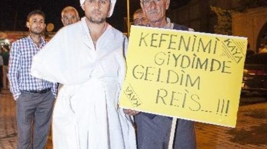 Darbe Kalkışmasına Kefenli Tepki