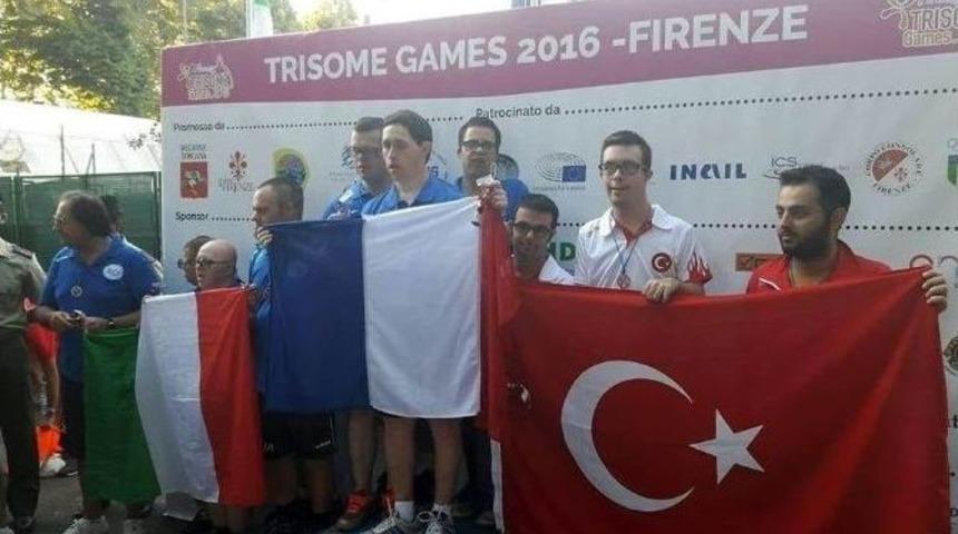 D&uuml;nya 3&rsquo;&uuml;nc&uuml;s&uuml; Takımda Kırklarelili &Ccedil;etiner De Yer Aldı