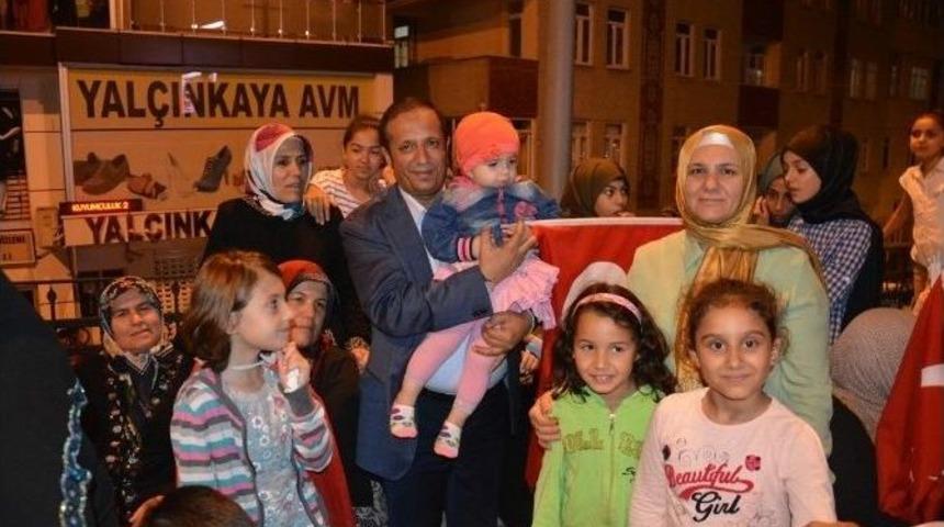 Dilovası&rsquo;nda Binlerce Vatandaş Demokrasi N&ouml;betine Katıldı