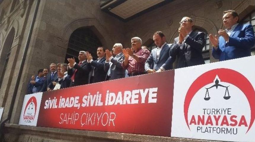 Stk&rsquo;lar &lsquo;darbeye Karşı Hayır&rsquo; Demek İ&ccedil;in Eski Meclis&rsquo;te Toplandı