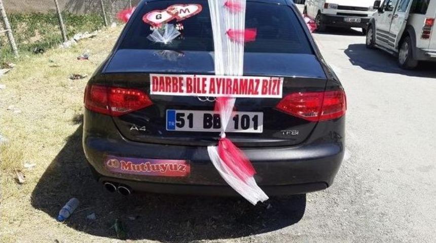 Gelin Arabasının Arkasındaki İlgin&ccedil; Yazı