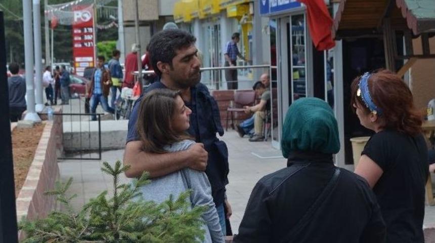 Gen&ccedil; Kız Polise Sarılarak Ağladı